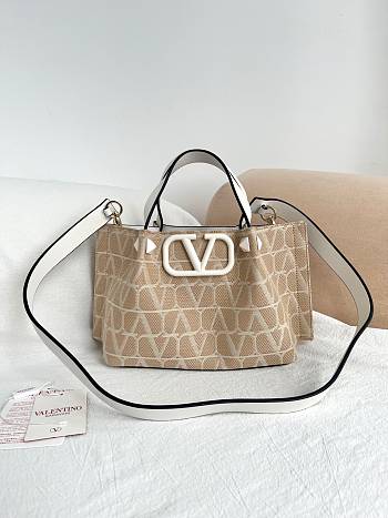 Valentino Garavani Small Toile Iconographe Raffia Tote - 25x18x12cm