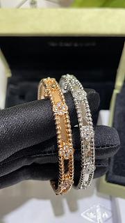 VCA Perlee Sweet Clovers Bracelet Extra Small Model Rose Gold - 3