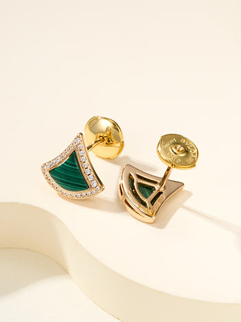 Divas' Dream Stud Earrings In 18 Kt Rose Gold Set With Green 