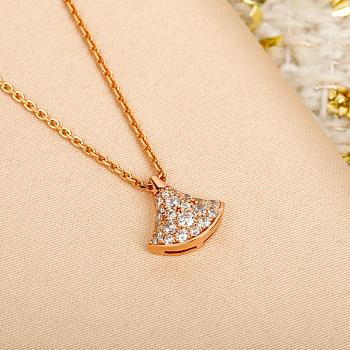Bvlagari Divas' Dream 18 Kt Rose Necklace Set with Diamond 361446