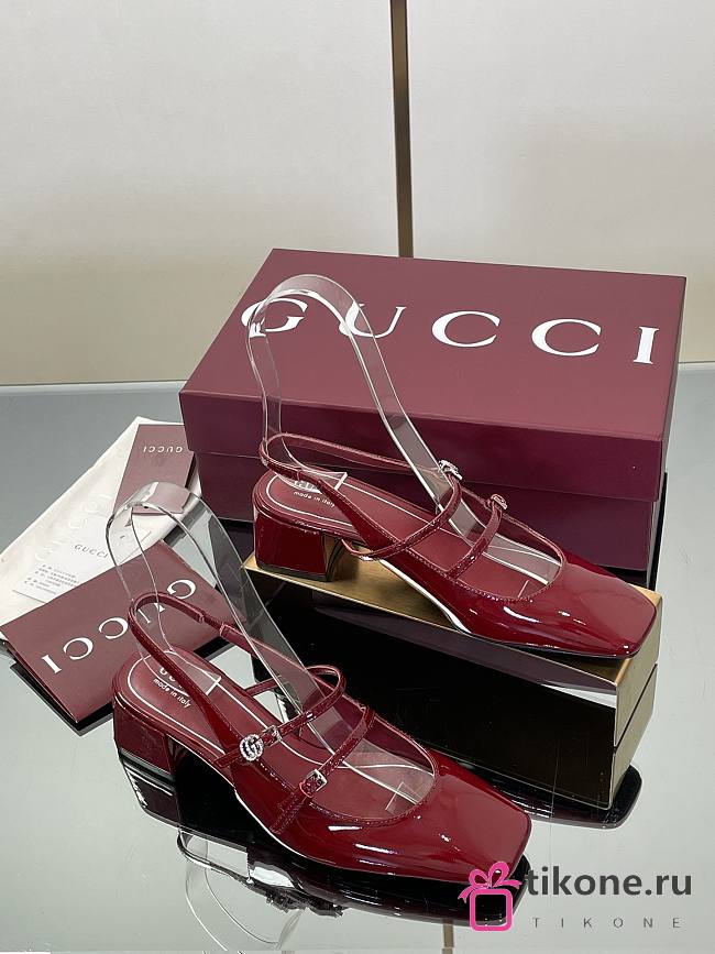 Gucci Pumps with GG patent Leather in Red - 1