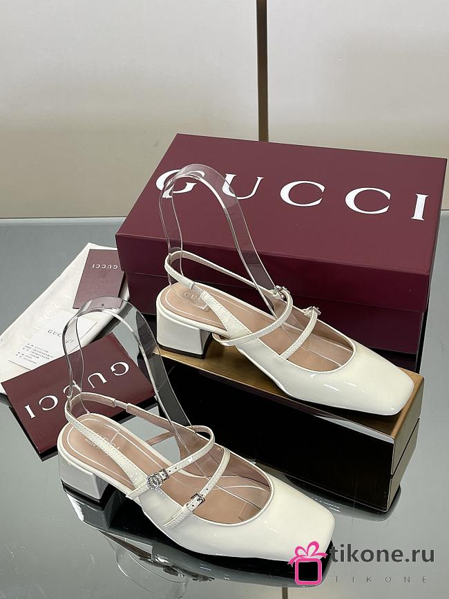 Gucci Pumps with GG patent Leather in White - 1
