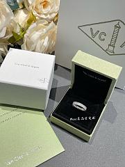 VCA Perlee Diamonds Ring 1 Row 18k White Gold Diamond - 1