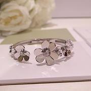 VCA Frivole Bracelet 7 Flowers Medium Model 18K Diamond VCARP6L200 - 6