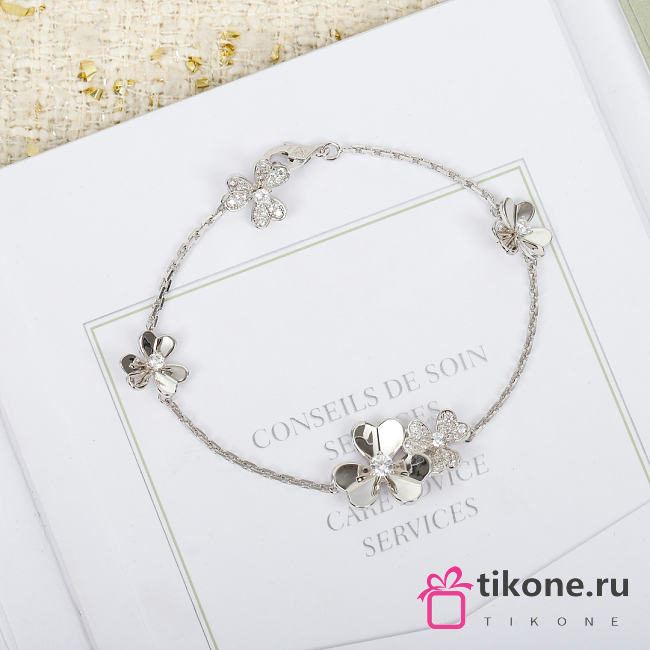 VCA Frivole Bracelet 5 Flowers 18k White Gold Diamond VCARP3W400 - 1