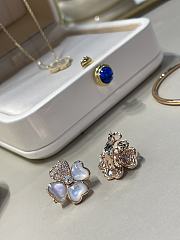 VCA Cosmos Earrings 18k Rose Gold Mother-Of-Pearl And Diamond Flower Stud Earrings  - 5