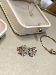 VCA Cosmos Earrings 18k Rose Gold Mother-Of-Pearl And Diamond Flower Stud Earrings  - 3