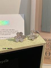 VCA Frivole Earrings Small Model 18k Diamond VCARP7RM00 - 5