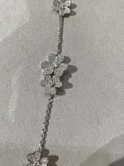VCA Frivole Bracelet 5 Flowers 18k White Gold Diamond VCARP6L700 - 3