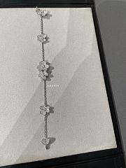 VCA Frivole Bracelet 5 Flowers 18k White Gold Diamond VCARP6L700 - 2