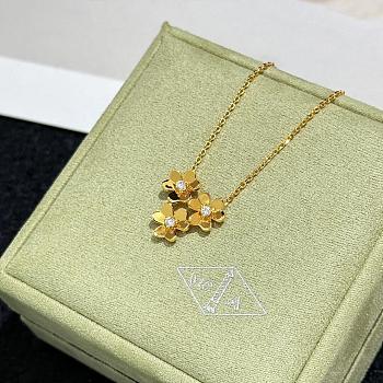 VCA Frivole Pendant 3 Flowers Mini Model 18k Yellow Gold Diamond VCARP2DU00