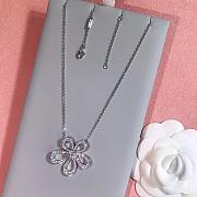 VCA Flowerlace Pendant 18k White Gold Diamond VCARP05200 - 3