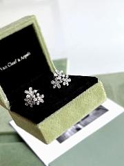 VCA Socrate Earrings 3 Flowers 18K White Gold Diamond VCARB14300 - 5
