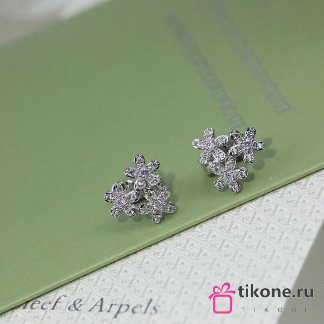 VCA Socrate Earrings 3 Flowers 18K White Gold Diamond VCARB14300 - 1