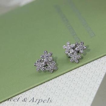 VCA Socrate Earrings 3 Flowers 18K White Gold Diamond VCARB14300
