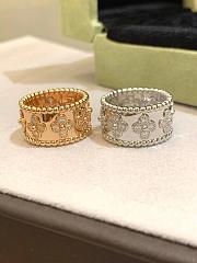 Perlee Clovers Ring Medium Model 18K VCARO9LO00 - 2