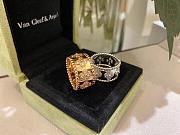 Perlee Clovers Ring Medium Model 18K VCARO9LO00 - 3