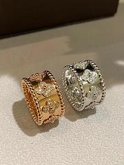 Perlee Clovers Ring Medium Model 18K VCARO9LO00 - 4