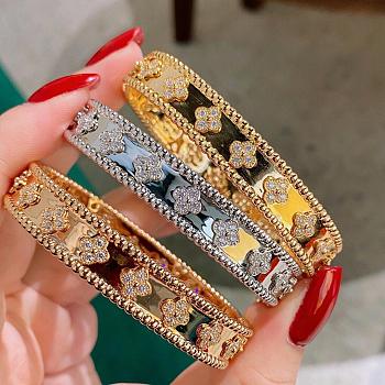 VCA Perlee Clovers Bracelet Medium Model 18K Diamond  VCARO3YB00