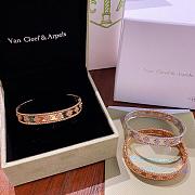 VCA Perlee Clovers Bracelet Medium Model 18K Diamond  VCARO3YB00 - 6
