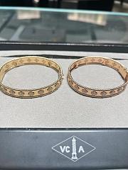 VCA Perlee Clovers Bracelet Medium Model 18K Diamond  VCARO3YB00 - 3