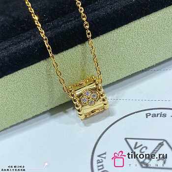 VCA Perlee Clovers Pendant 18K Diamond