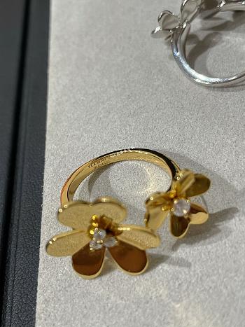 VCA Frivole Between the Finger Ring 18K Yellow Gold Diamond VCARPJMD00