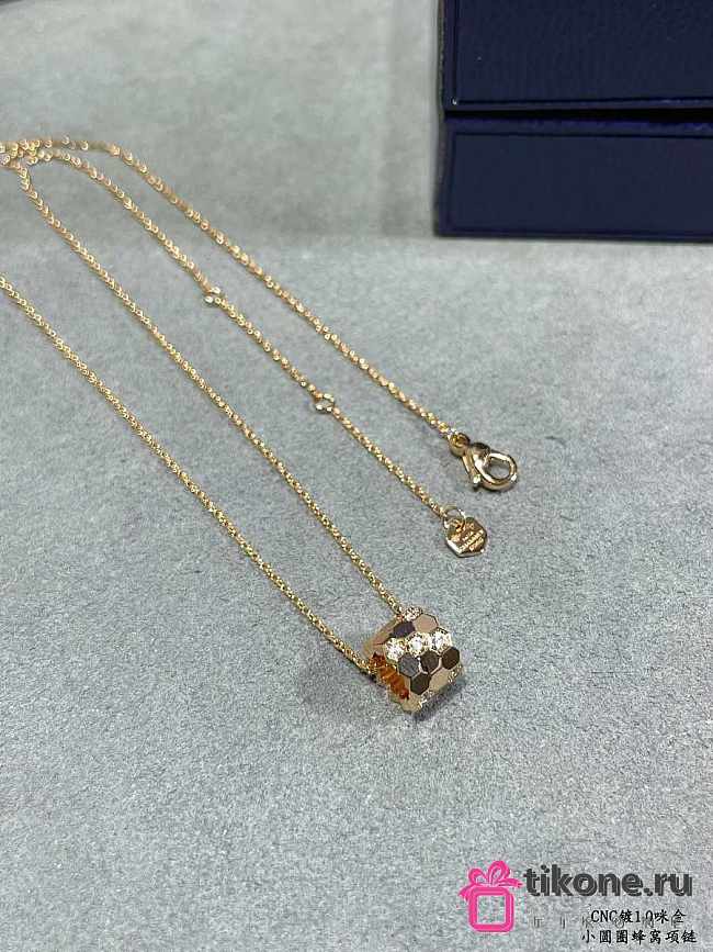 Bee de Chaumet Small Pendant Rose Gold/ Yellow Gold/ Silver Diamonds 085158 - 1