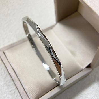 Laurence Graff Signature Bangle White Gold RGB600