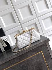Chanel Clutch Pearly Lambskin Imitation Pearls & Gold-Tone Metal White - 20x10x7cm - 2