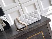 Chanel Clutch Pearly Lambskin Imitation Pearls & Gold-Tone Metal White - 20x10x7cm - 4