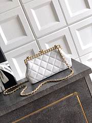 Chanel Clutch Pearly Lambskin Imitation Pearls & Gold-Tone Metal White - 20x10x7cm - 5