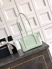 Chanel Clutch with Leather Strap Grained Shiny Calfskin & Gold-Tone Metal Light Green - 17x11.5x5cm - 4