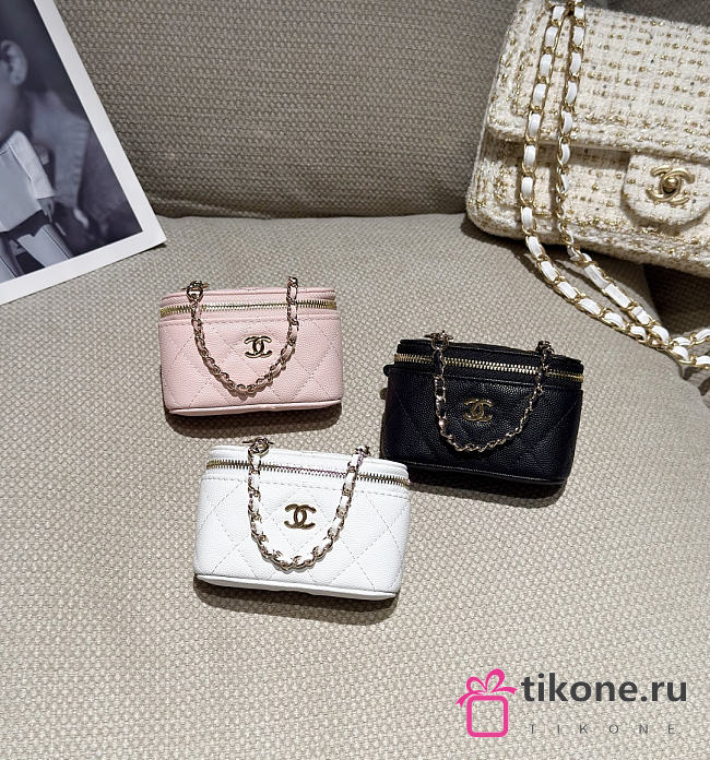 Chanel Classic Mini Bag Charm Caviar & Gold Tone Metal - 10.5x6.7x4cm - 1