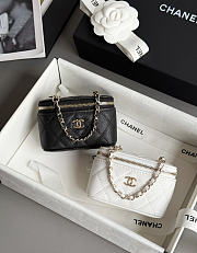 Chanel Classic Mini Bag Charm Caviar & Gold Tone Metal - 10.5x6.7x4cm - 3