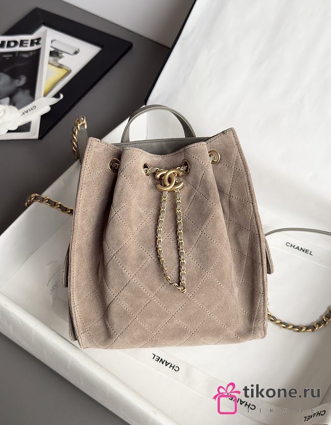 Chanel 25 Medium Backpack Suede & Gold Tone Metal Gray - 23x23x14cm - 1
