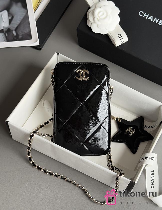 Chanel Phone Holder With Chain Shiny Crumpled Calfskin & Gold-Tone Metal Black - 18x11x2cm - 1