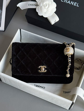 Chanel Wallet On Chain Velvet Diamanté & Gold-Tone Metal Black - 19.2x12.3x3.5cm