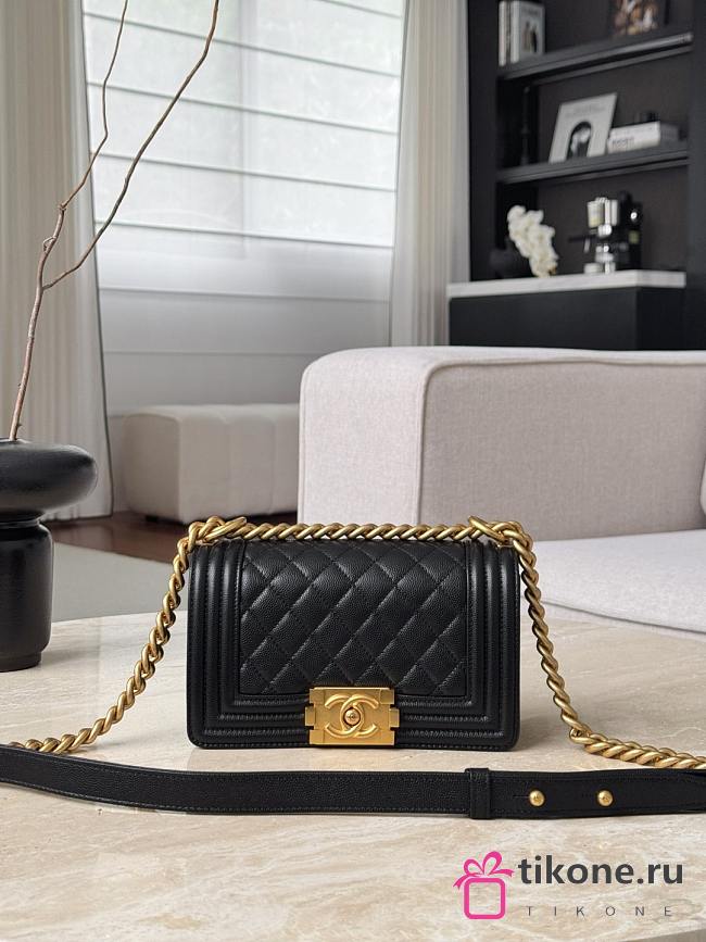 Small Boy Chanel Handbag Grained Calfskin & Gold-Tone Metal Black - 20.5x12x8.5cm - 1