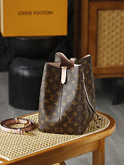LV NeoNoe MM Monogram Canvas Pink - 26x26x17.5cm - 4