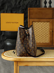 LV NeoNoe MM Monogram Canvas Black M44020 - 26x26x17.5cm - 3