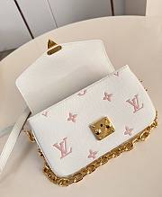 LV Pochette Metis East West Milky White/ Peach M27575 - 21.5x13.5x6cm - 2