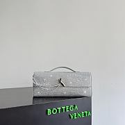 Bottega Veneta Andiamo Clutch in Crystal Leather Silver - 31x13x3cm - 5
