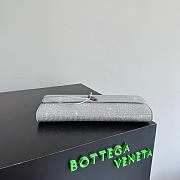 Bottega Veneta Andiamo Clutch in Crystal Leather Silver - 31x13x3cm - 2
