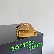 Bottega Veneta Andiamo Clutch in Crystal Leather Gold - 31x13x3cm - 5