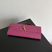Bottega Veneta Andiamo Clutch in Ostrich Leather Cinnabar - 31x13x3cm - 2