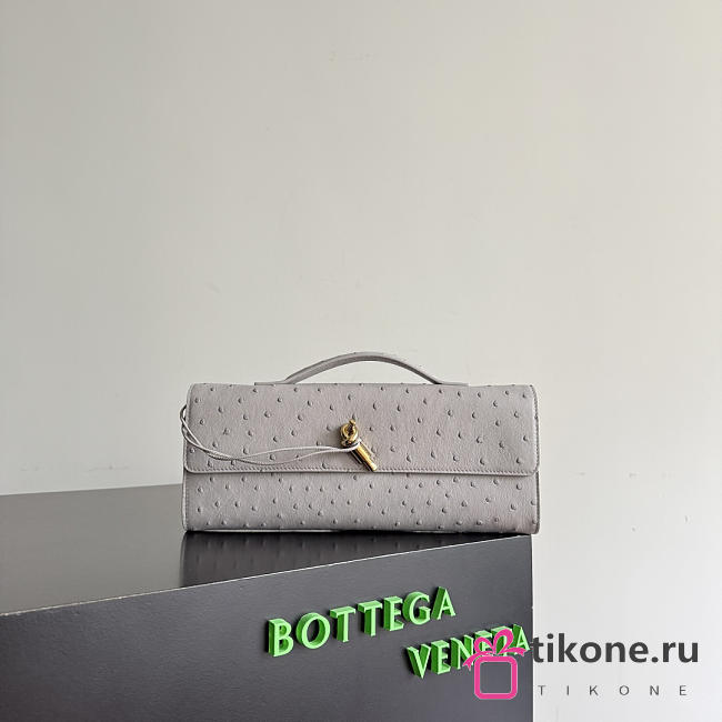 Bottega Veneta Andiamo Clutch in Ostrich Leather Sterling - 31x13x3cm - 1