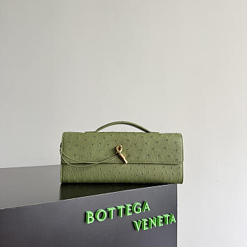 Bottega Veneta Andiamo Clutch in Ostrich Leather Matcha - 31x13x3cm