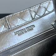 Bottega Veneta Medium Andiamo Foggy Mirror Leather Silver - 32x25x11cm - 4