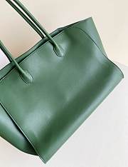 The Row Marlo 17 Bag in Polished Saddle Leather Green - 43x30.5x16cm - 6